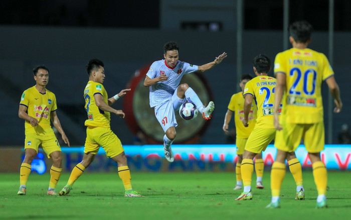 Triệu Việt Hưng ghi bàn giúp Hải Phòng thắng đậm HAGL Ảnh 2