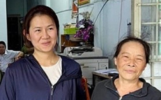 Người phụ nữ lượm ve chai nhặt được Iphone 13 hơn trị giá 30 triệu đồng và hành động tuyệt vời Ảnh 2