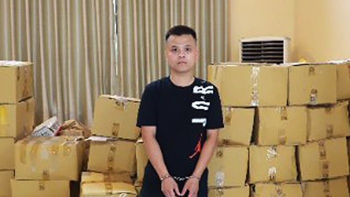 Đối tượng Nguyễn Văn Tình (27 tuổi, trú xã Hương Lạc, H.Lạng Giang) và tang vật. (Ảnh:Thanh Niên)