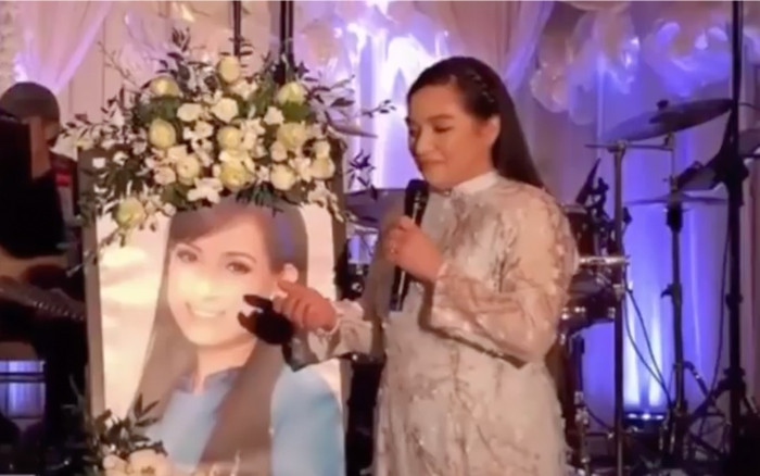 Clip: Wendy vừa khóc vừa song ca với Phi Nhung, nghẹn ngào nói lời xin lỗi mẹ vì một điều Ảnh 2
