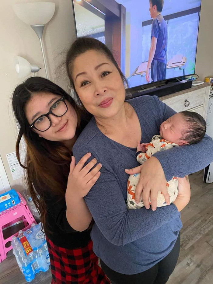 Sinh nhật của NSND Hồng Vân năm nay cực ý nghĩa khi có sự xuất hiện của cháu ngoại Simba. 