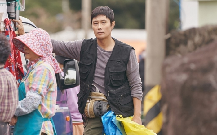 Lee Byung Hun trong Blues Nơi Đảo Xanh.