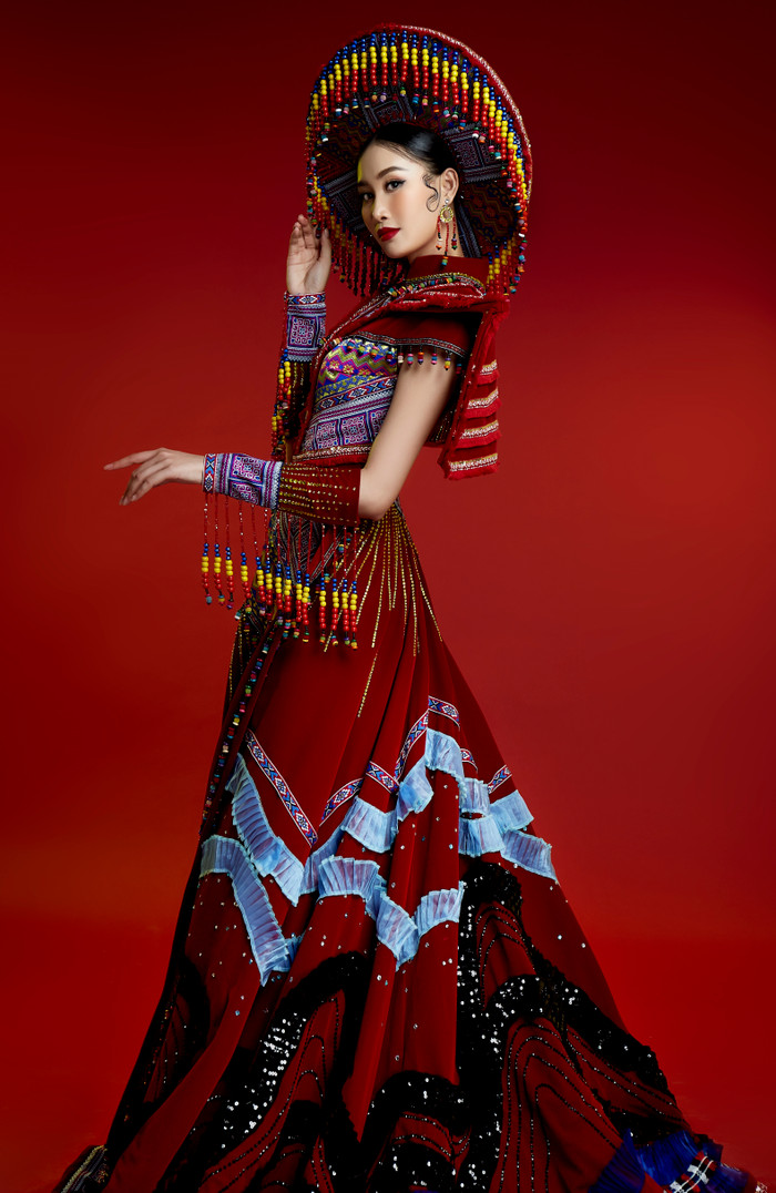 Trang phục dân tộc bằng thổ cẩm ấn tượng của đại diện Việt Nam tại Miss Global 2022 Ảnh 8