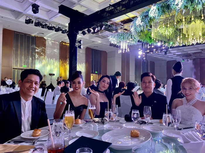 Tiệc cưới quy tụ nhiều sao Việt như: Nhã Phương - Trường Giang, Khả Như, Nam Thư, Lê Dương Bảo Lâm, MC Đại Nghĩa, đạo diễn Quốc Thuận,...&nbsp;