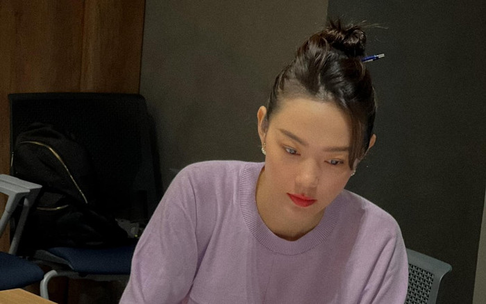 Trước thềm hôn lễ, Minh Hằng chia sẻ: 'Vẫn quay, vẫn diễn, vẫn làm quằn quại mỗi ngày' Ảnh 2