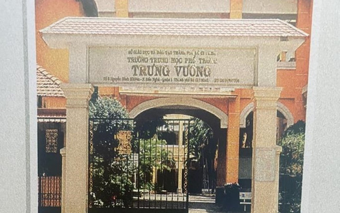 Tấm thiệp đặc biệt và lời nhắn của cô hiệu trưởng Ảnh 2