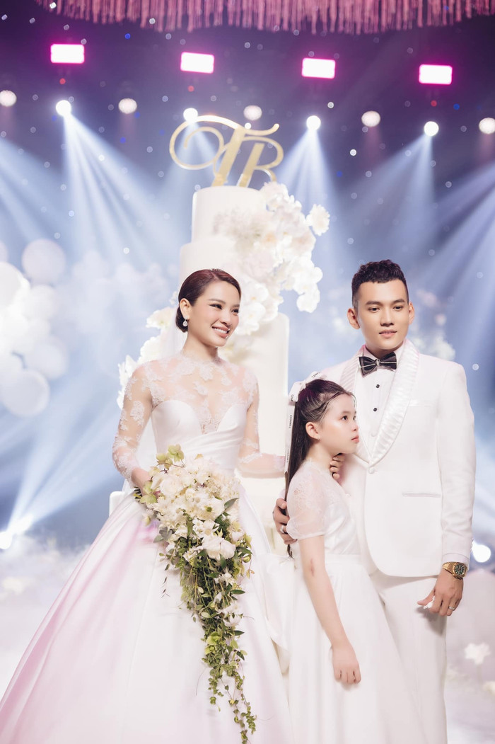 Lý Bình không hề ngần ngại chuyện vợ có con riêng, thậm chí còn hết mực yêu thương và quan tâm nhóc tỳ như con ruột