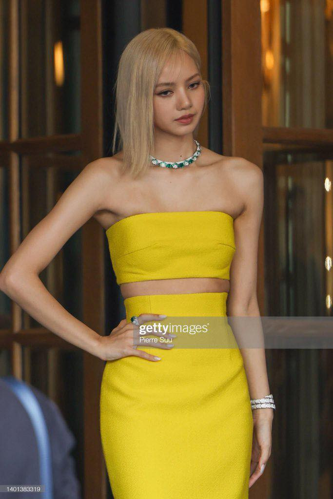 Lisa (BLACKPINK) chịu vén mái '10 tỷ', đứng kế bên các mỹ nhân quốc tế liệu có bị chặt đẹp? Ảnh 6