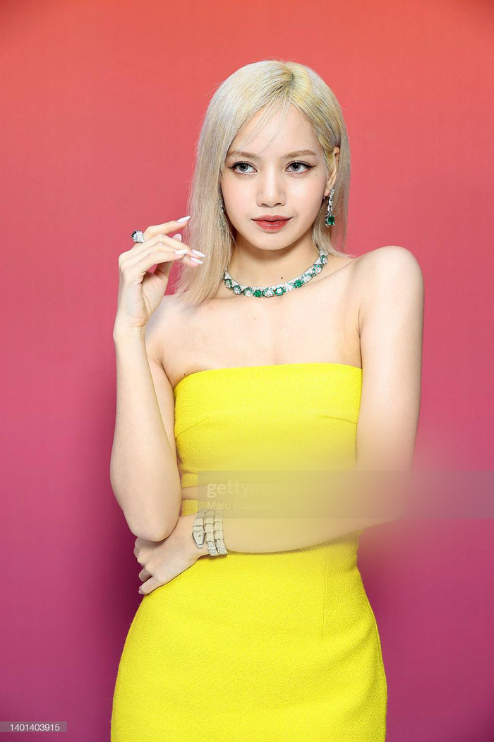 Lisa (BLACKPINK) chịu vén mái '10 tỷ', đứng kế bên các mỹ nhân quốc tế liệu có bị chặt đẹp? Ảnh 4