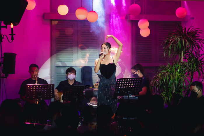 Bị khán giả 'quậy' không cho hát, Văn Mai Hương liền có cách hành xử ghi điểm Ảnh 6