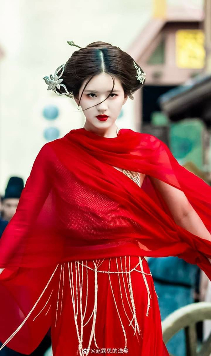 Triệu Lộ Tư không đáng yêu như vẻ bề ngoài, thường xuyên mắng nhân viên rồi nói mình là cung Bọ Cạp? Ảnh 6