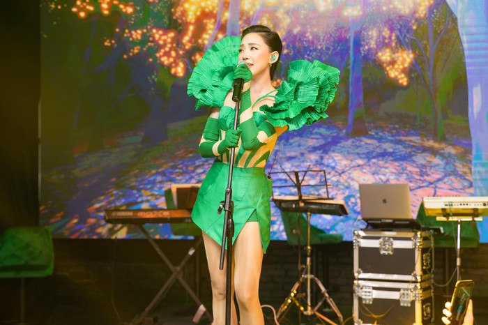 Tóc Tiên là 'fan cứng' của Lisa (BlackPink), còn có phản ứng ra mặt khi nghe bản hit của nữ idol? Ảnh 7