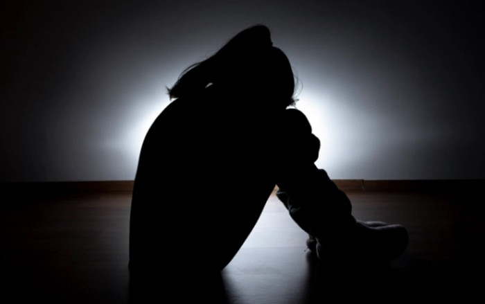 Được mời cho đi nhờ ô tô, thiếu nữ không ngờ bị cưỡng bức tập thể Ảnh 2