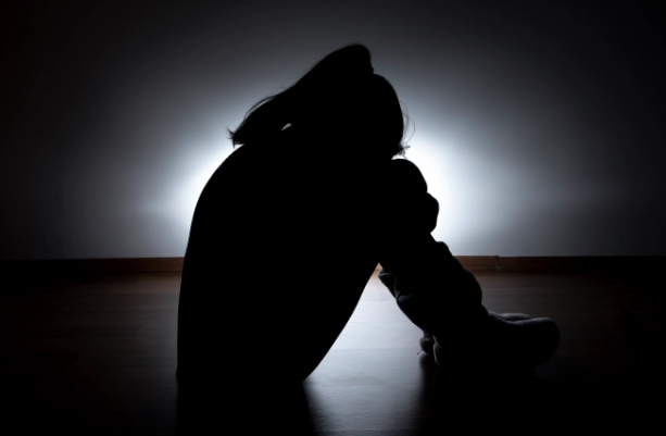 Được mời cho đi nhờ ô tô, thiếu nữ không ngờ bị cưỡng bức tập thể Ảnh 3