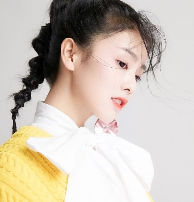 Loạt sao Hoa ngữ chuộng kiểu tóc 'tình đầu': Địch Lệ Nhiệt Ba, Đàm Tùng Vận 30 tuổi mà như thiếu nữ Ảnh 6