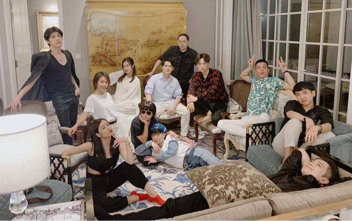  Các thành viên cùng nhau đạt được nhiều bước tiến trong sự nghiệp.