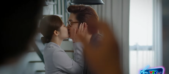 Thương Ngày Nắng Về tập 30: Đang làm 'chuyện ấy', Trang và Duy bất ngờ bị mẹ phát hiện Ảnh 3