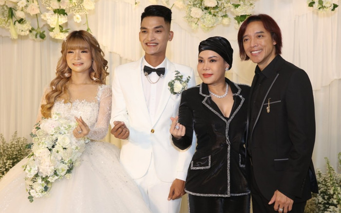 Sao Việt 'lấn spotlight' cô dâu chú rể trong lễ cưới, nổi bật nhất là Việt Hương với style 'lạ lắm à nha' Ảnh 2