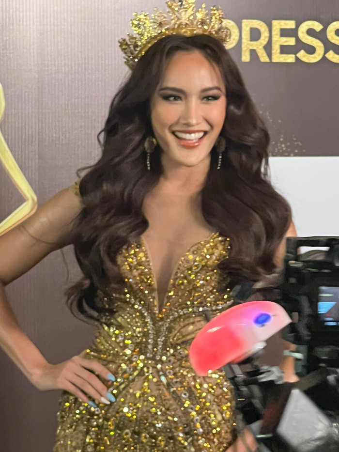 &nbsp;Á hậu 2 Hoa hậu Hòa Bình Thái Lan Thanawan Wigg rạng rỡ trong buổi họp báo tại Việt Nam.