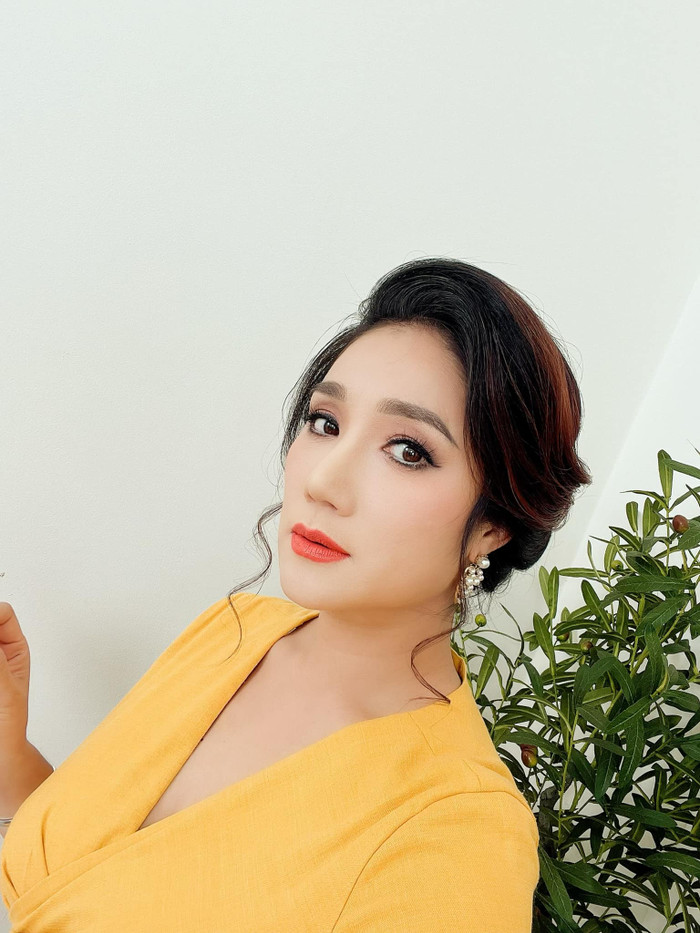 Ngoài khả năng dẫn chương trình linh hoạt, duyên dáng Cát Tường còn là 'bà mai' mát tay trong các chương trình hẹn hò. Cô đã trổ tài mai mối và ghép đôi thành công, nhiều cặp đôi nhờ nữ MC đã nên duyên vợ chồng