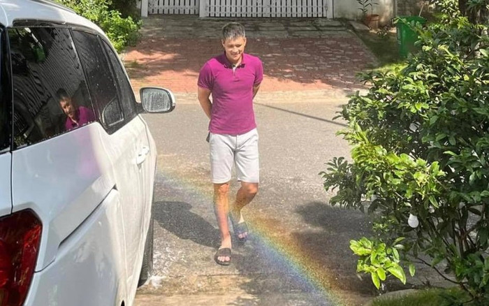 Công Vinh đăng ảnh đời thường, Thuỷ Tiên liền vào phán vội một câu 'xanh rờn' Ảnh 2