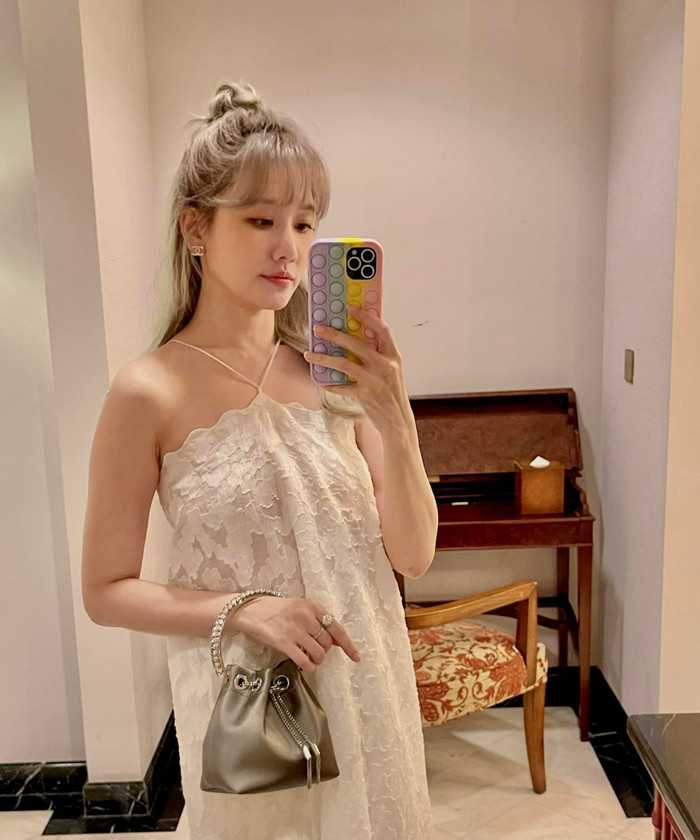 Hari Won nổi tiếng với nhan sắc không tuổi.