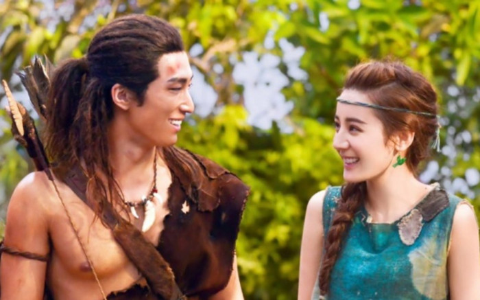 Tạo hình quê mùa của Đậu Kiêu và Địch Lệ Nhiệt Ba bị đào lại, netizen khẳng định bị 'đắp chiếu' là đúng Ảnh 2