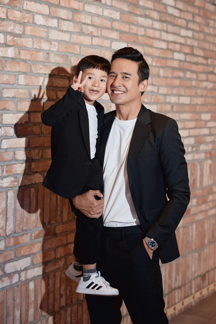 Nhóc tỳ Bảo Bảo được thừa hưởng nhiều nét đẹp từ bố mẹ, nhưng nhiều người nhận xét cậu bé có phần giống bố hơn