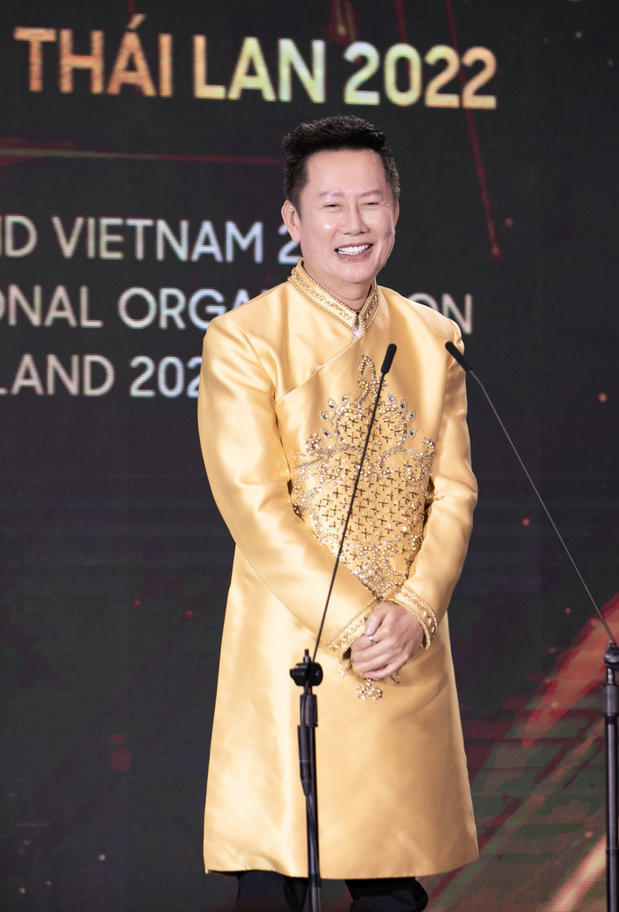 Fan 'mê tít' khi ông Nawat rủ rê Top 10 Miss Grand Thailand và Thùy Tiên diện áo dài Ảnh 12