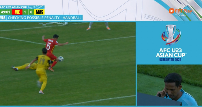 Trao đổi với Saostar về tình huống U23 Việt Nam được hưởng phạt đền sau khi trọng tài check VAR, Trưởng ban trọng tài VFF ông Dương Văn Hiền nhận định chuẩn xác 100%.