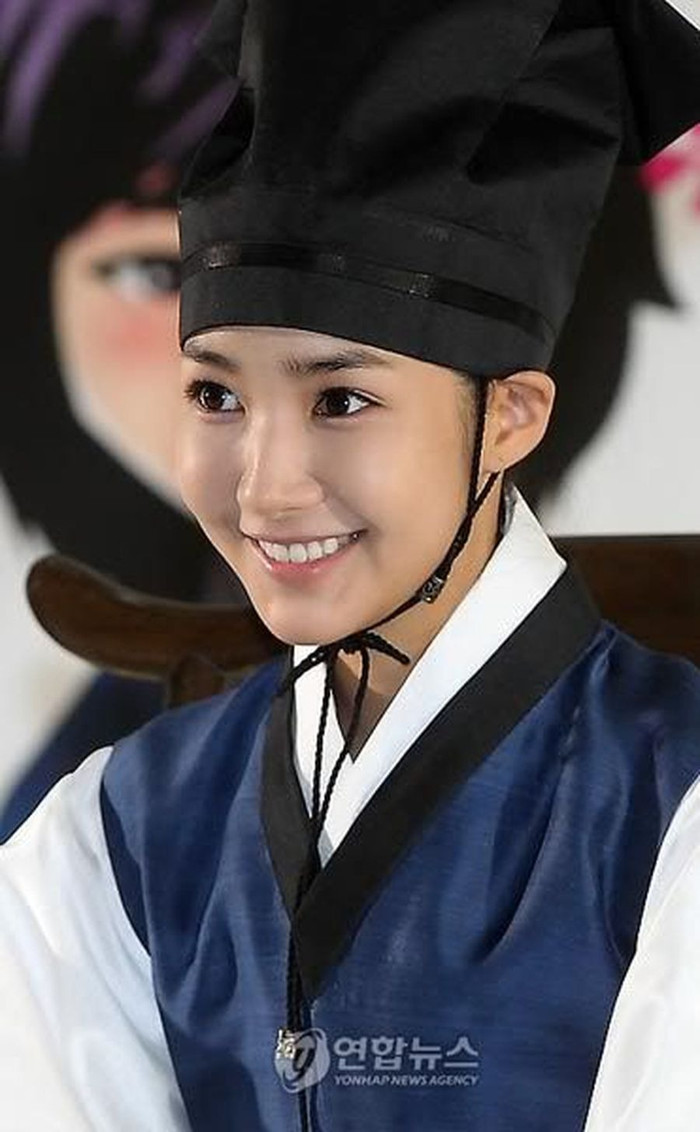 Sang đến 'Chuyện tình ở Sungkyunkwan', nhan sắc của Park Min Young gần như thay đổi hoàn toàn. Đôi mắt to tròn, gương mặt thanh thoát cùng chiếc mũi cao giúp nữ diễn viên được chú ý toàn châu Á.