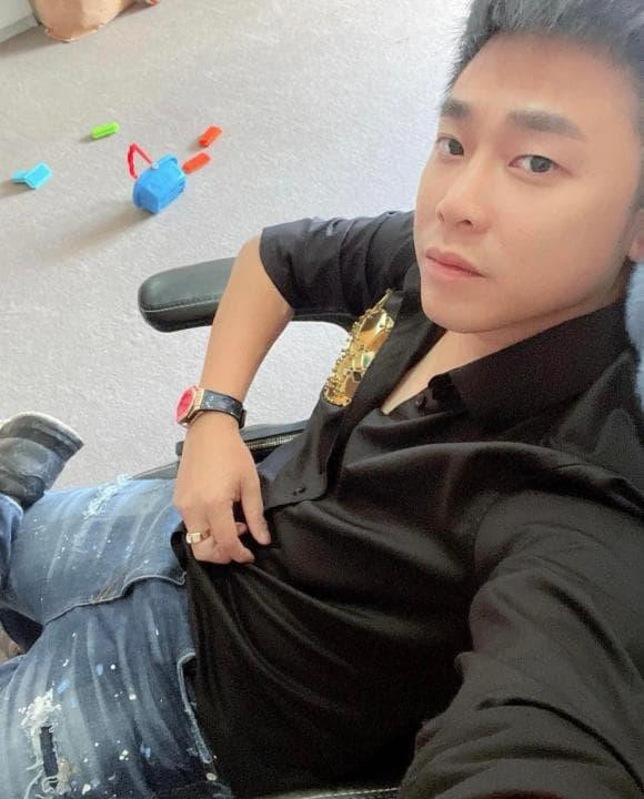 Lộ ảnh 'cam thường' của thiếu gia Minh Hải hậu nghi vấn âm thầm về Việt Nam, ngoại hình gây ngỡ ngàng Ảnh 6