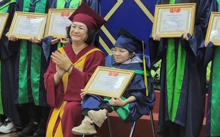 Nữ sinh xương thủy tinh tốt nghiệp đại học loại giỏi, bền bỉ vươn lên bằng nghị lực phi thường Ảnh 2