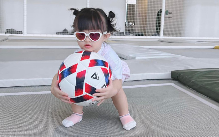 Đông Nhi 'lên tiếng' khi con gái Winnie bị con trai nhạc sĩ Dương Khắc Linh 'bơ' Ảnh 2