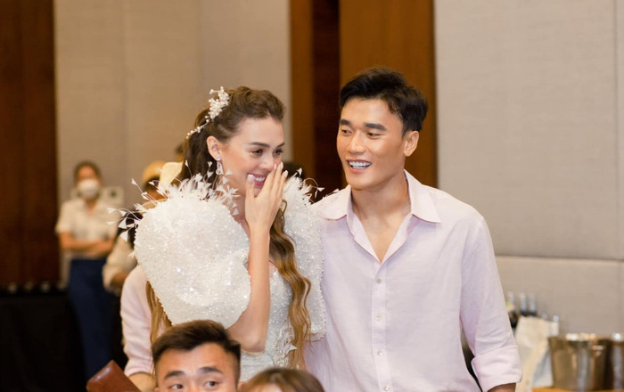 Vợ Tây của Bùi Tiến Dũng lần đầu tiên chia sẻ sau hôn lễ, xúc động nói lời cảm ơn tới đấng sinh thành Ảnh 2