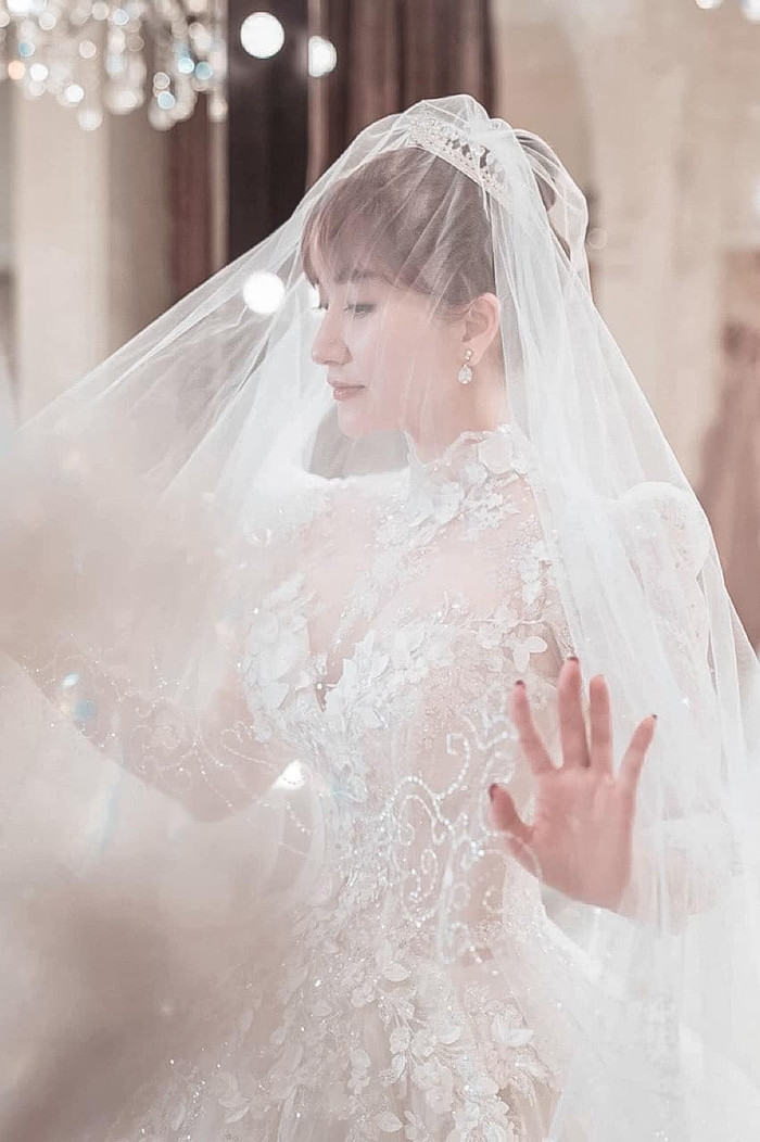 Thông tin đám cưới của cặp đôi gây chú ý netizen.