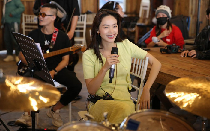 Trước thềm hôn lễ, fan 'choáng' khi thấy Minh Hằng vẫn miệt mài chạy show âm nhạc 'mệt nghỉ' Ảnh 2