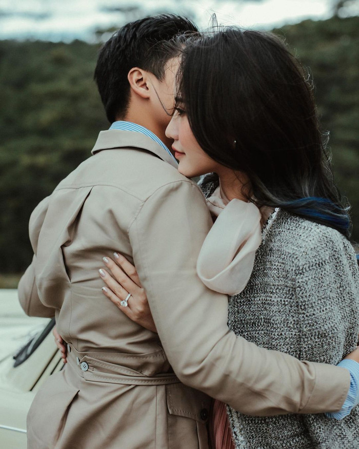 Chuyện tình đầy sóng gió của cả 2 kết thúc bằng 1 đám cưới.