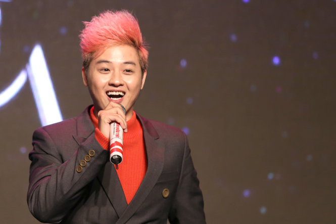 Nam bảo vệ an ninh khiến fan la hét 'rần trời' khi công khai nắm tay Thanh Duy trên sân khấu Ảnh 7