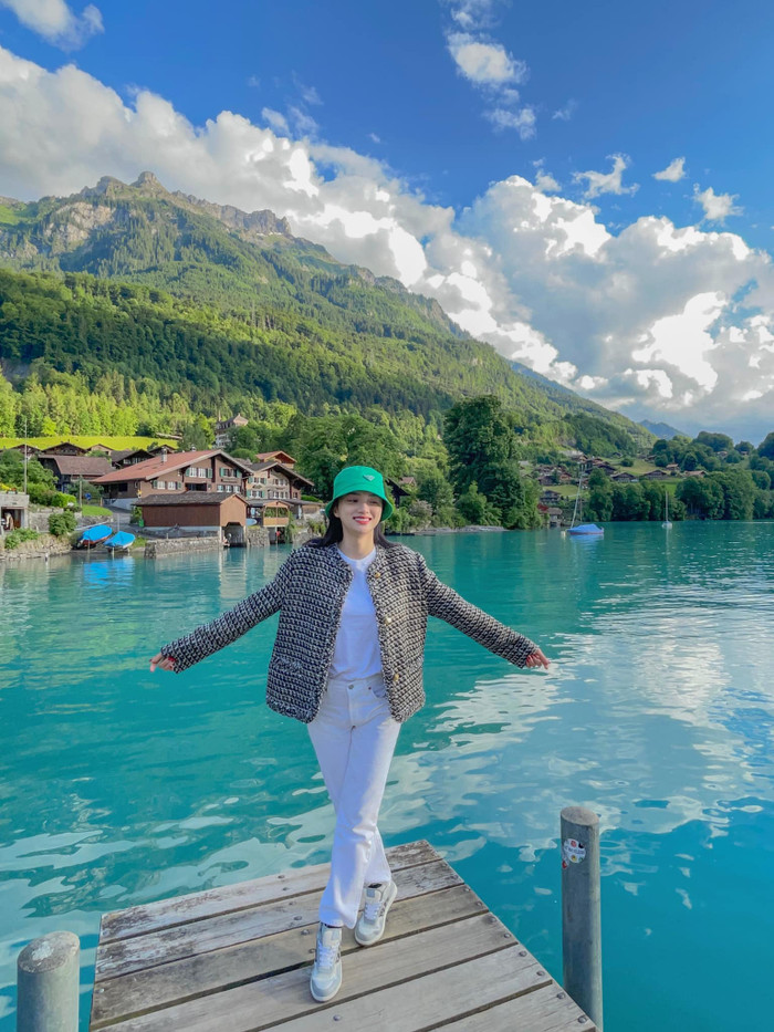 Lộ khoảnh khắc Hương Giang ngồi thưởng thức tiếng đàn của Hyun Bin trên cây cầu lãng mạn? Ảnh 4