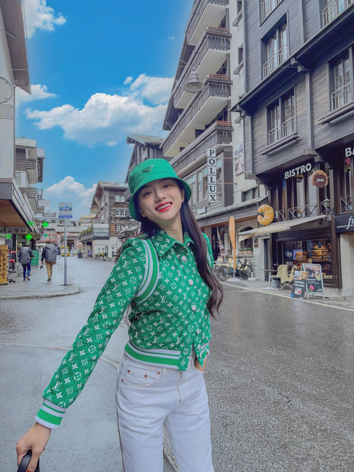 Lộ khoảnh khắc Hương Giang ngồi thưởng thức tiếng đàn của Hyun Bin trên cây cầu lãng mạn? Ảnh 3