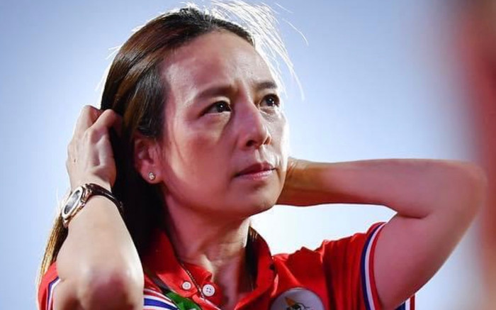 Madam Pang - Từ cô gái thoát cảnh bị mù đến người đàn bà quyền lực của bóng đá Thái Lan Ảnh 2
