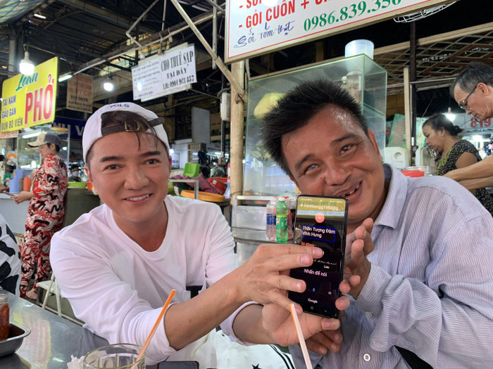 Chàng trai khiếm thị cho biết rất hâm mộ và muốn được song ca cùng Mr Đàm từ lâu