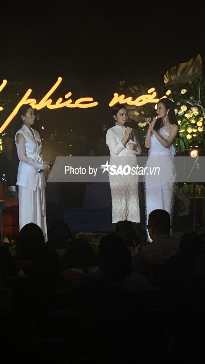 Đông Nhi xuất hiện trong đêm nhạc của Phạm Quỳnh Anh.