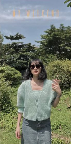 'Nàng thơ' diện trang phục năng động, trẻ trung nhưng không kém phần hút mắt