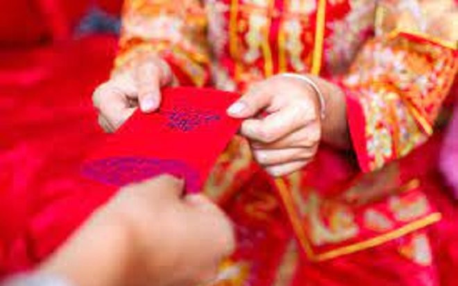 Cậu bạn cùng lớp ăn cắp tiền của chú rể nhằm mục đích bất ngờ Ảnh 2