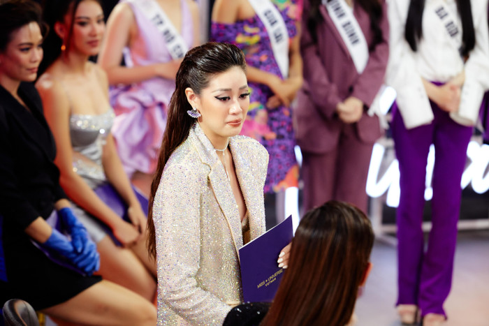 Khánh Vân bật khóc khi sắp hết nhiệm kỳ Hoa hậu Hoàn vũ Việt Nam Ảnh 6