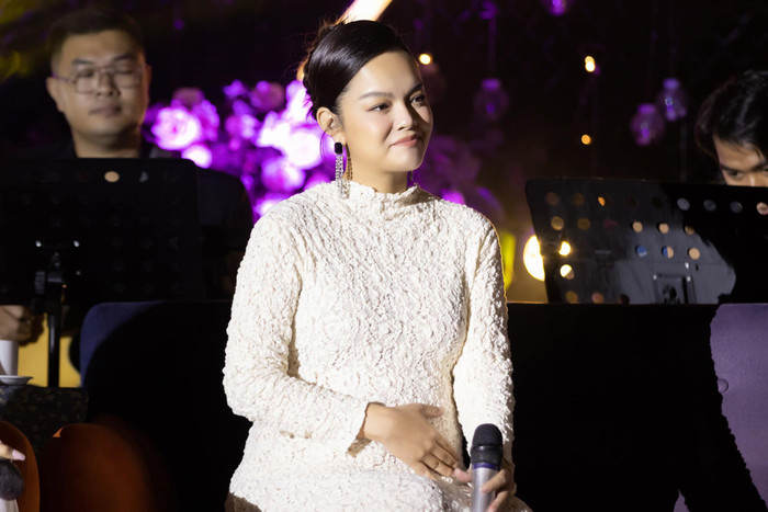 Ở tháng cuối thai kì, nhan sắc Phạm Quỳnh Anh khiến dân tình 'u mê' Ảnh 3