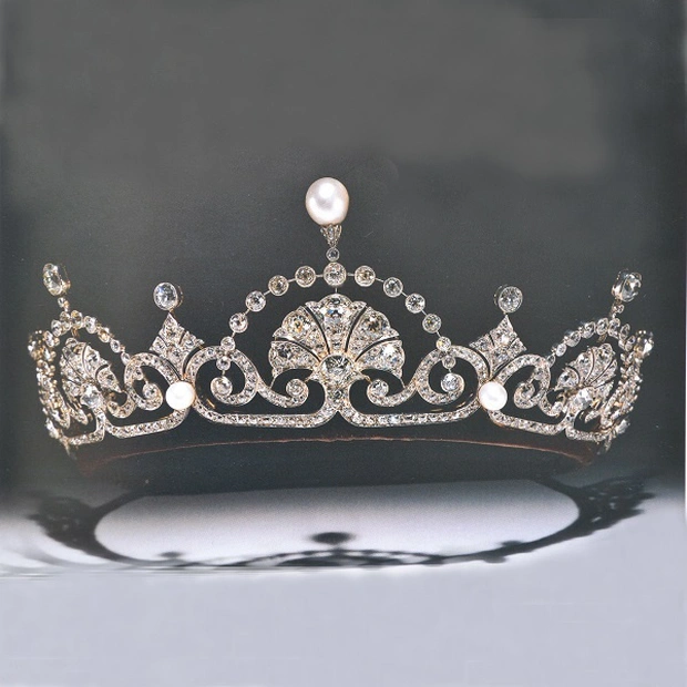 Bảo vật Hoàng gia Anh: Gần 100 năm tuổi, công nương Kate Middleton mới dùng được hai lần Ảnh 3