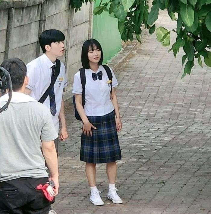 Lộ tạo hình 'tình cũ' Song Joong Ki trong phim mới, netizen quay xe lo cho Ahn Hyo Seop Ảnh 2
